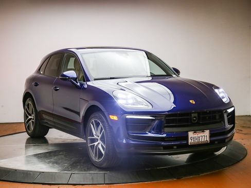 Certified 2026 Porsche Macan AWD/4WD image 4