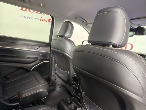 Used 2023 Jeep Grand Cherokee L Limited w/ Luxury Tech Group II RWD image 19