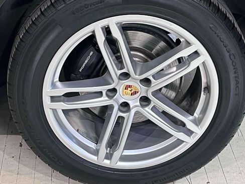 Used 2018 Porsche Macan AWD/4WD image 13