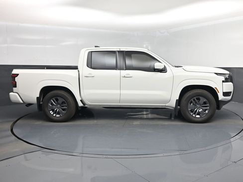 Used 2026 Nissan Frontier SV w/ SV Convenience Package RWD image 2
