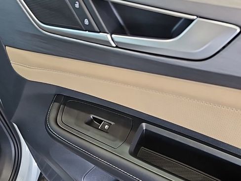 New 2026 Volkswagen Atlas Cross Sport SE AWD/4WD image 12