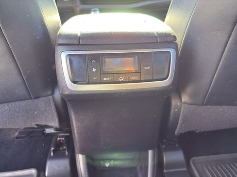 Used 2015 Toyota Highlander Limited image 27