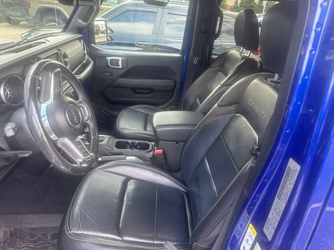 Used 2019 Jeep Wrangler Unlimited Sahara AWD/4WD image 7