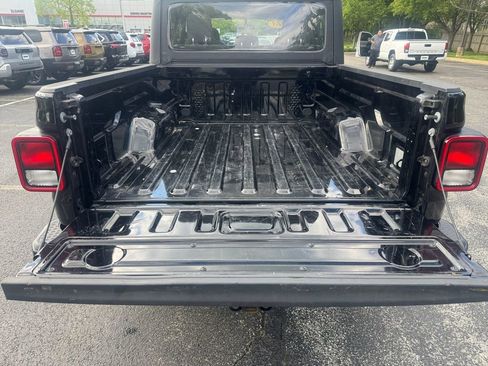 Used 2023 Jeep Gladiator Sport AWD/4WD image 17