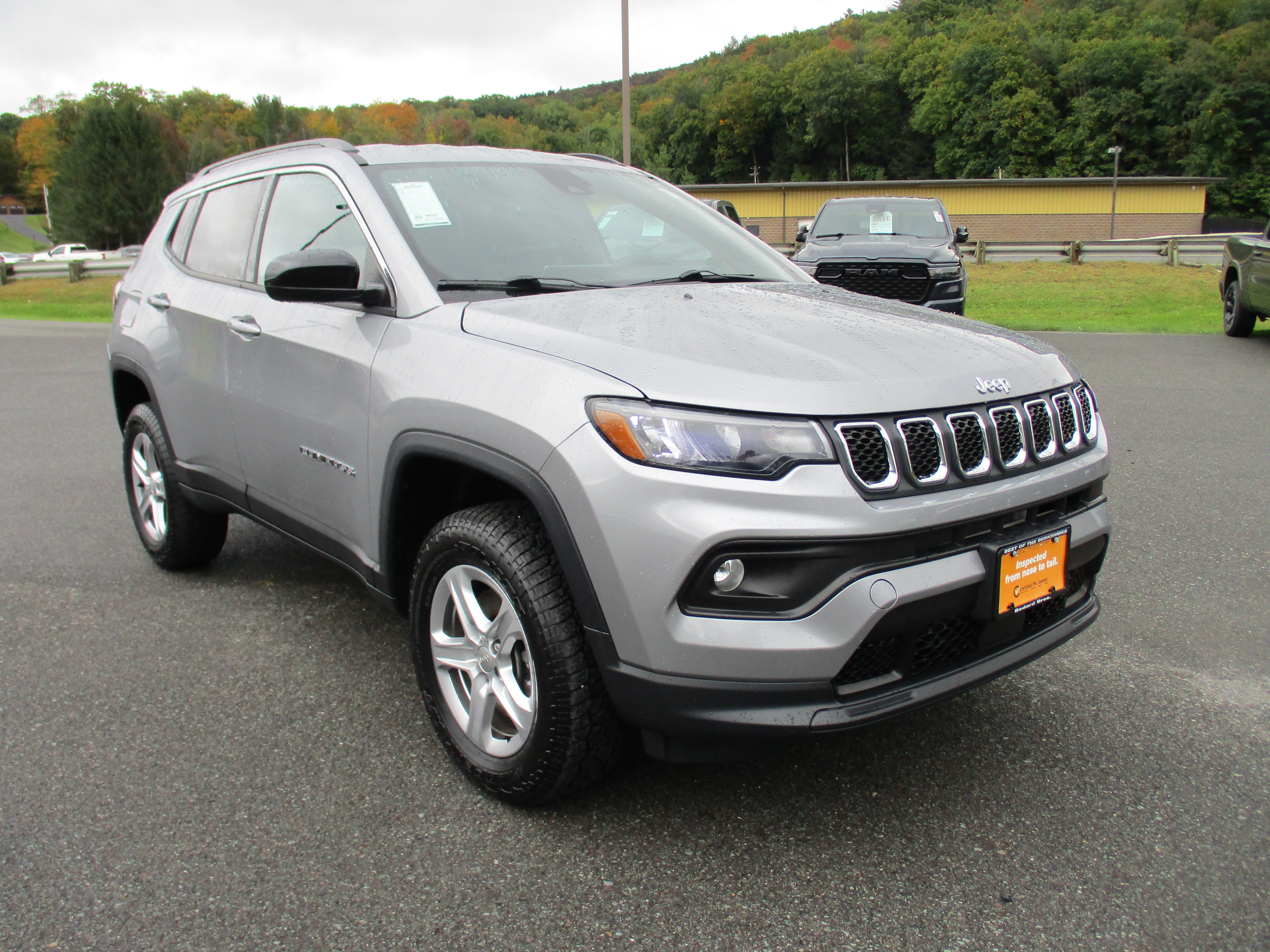 Certified 2023 Jeep Compass Latitude w/ Convenience Group AWD/4WD image 3