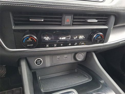 Used 2023 Nissan Rogue SV image 16