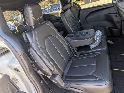 New 2026 Chrysler Pacifica Select image 27