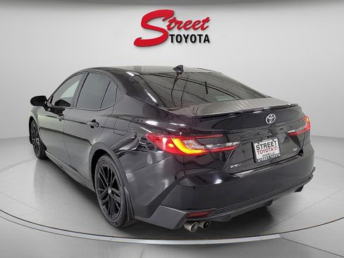 Used 2025 Toyota Camry SE w/ Convenience Package FWD image 2