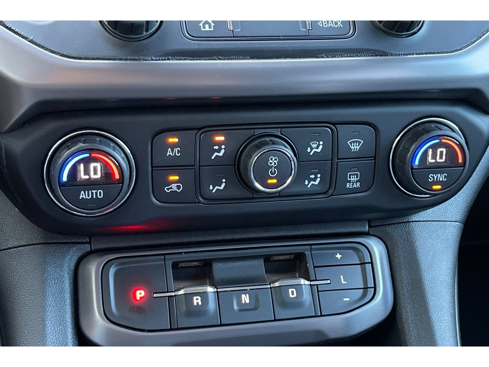 Used 2021 GMC Acadia AT4 w/ Technology Package AWD/4WD image 30