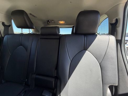 Used 2024 Toyota Highlander Limited FWD image 10