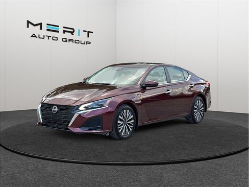 Used 2024 Nissan Altima 2.5 SV w/ SV Premium Package FWD image 4