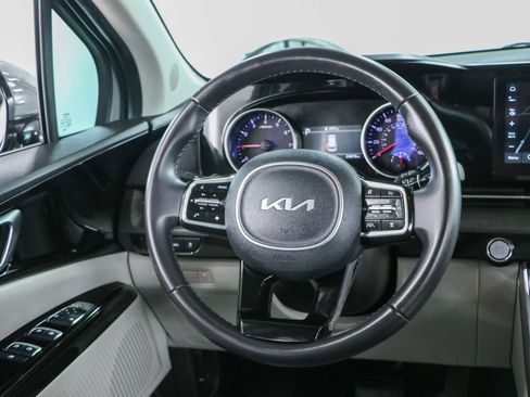 Used 2024 Kia Carnival EX FWD image 12