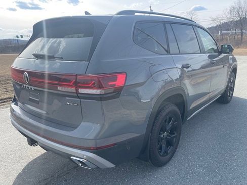 New 2026 Volkswagen Atlas Peak Edition image 3