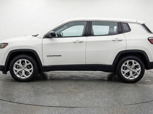 Used 2025 Jeep Compass Latitude image 5