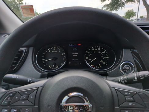 Used 2020 Nissan Rogue Sport SV FWD image 16