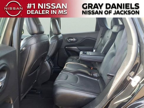 Used 2020 Jeep Cherokee Limited FWD image 25
