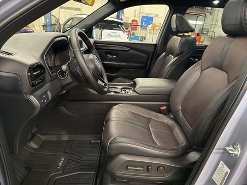 Used 2025 Honda Pilot Black Edition image 11