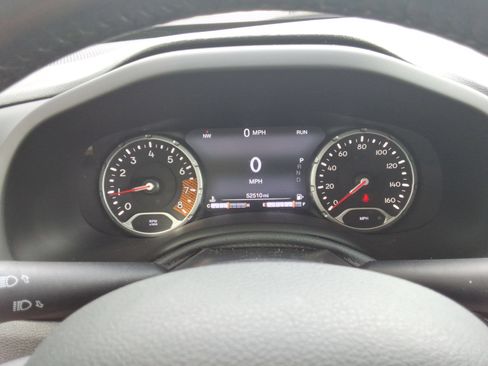 Used 2019 Jeep Renegade Limited w/ UConnect 8.4 Nav Group AWD/4WD image 14