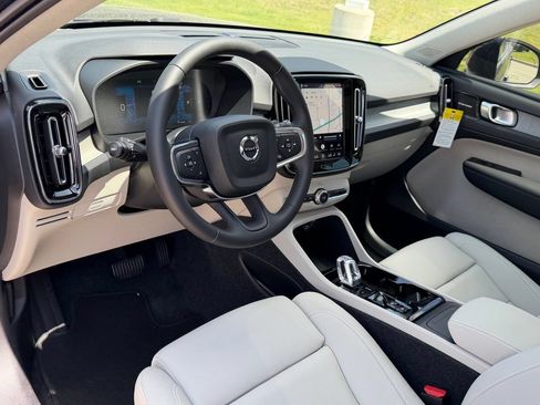 New 2026 Volvo XC40 B5 Plus w/ Climate Package AWD/4WD image 12