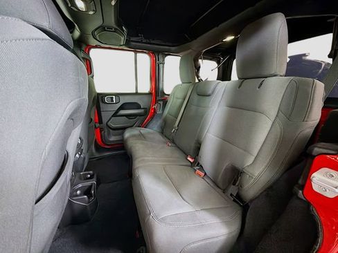 Used 2018 Jeep Wrangler Unlimited Sahara w/ Uconnect 4C Nav & Sound Group image 23