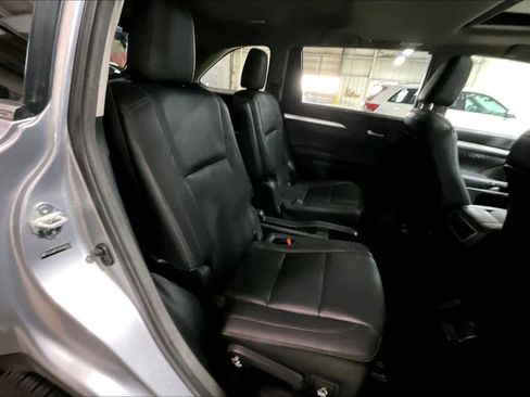 Used 2014 Toyota Highlander XLE image 20