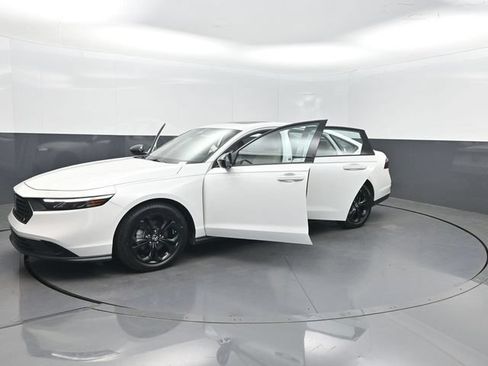 Used 2025 Honda Accord SE image 36