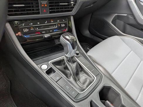 Certified 2025 Volkswagen Jetta SE w/ Sunroof Package FWD image 35