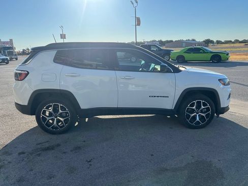 Used 2025 Jeep Compass Limited AWD/4WD image 5