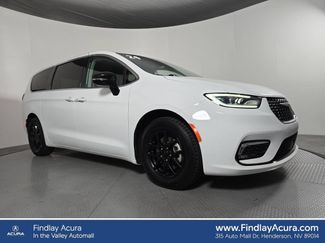 Used 2024 Chrysler Pacifica Touring-L FWD video 1