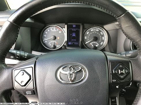 Used 2019 Toyota Tacoma TRD Sport image 8