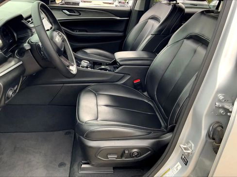 Used 2023 Jeep Grand Cherokee L Limited image 8