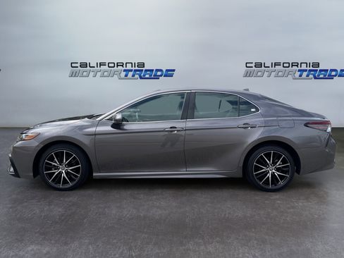 Used 2024 Toyota Camry SE FWD image 8