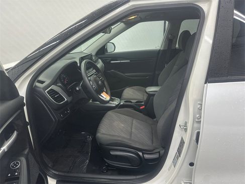 Used 2021 Kia Seltos LX image 9