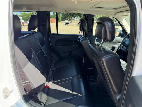 Used 2012 Jeep Liberty Sport AWD/4WD image 15