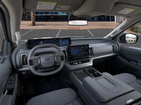 New 2026 Ford Expedition Active image 9