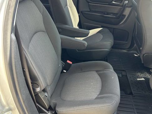 Used 2017 Chevrolet Traverse LT w/ Traveler's Package image 24