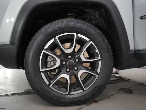 Used 2025 Jeep Compass Trailhawk AWD/4WD image 29