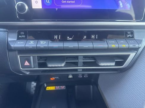 Used 2025 Toyota Camry SE image 30