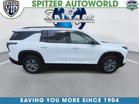 Used 2025 Chevrolet Traverse LT AWD/4WD image 9