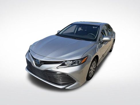 Used 2018 Toyota Camry LE FWD image 3