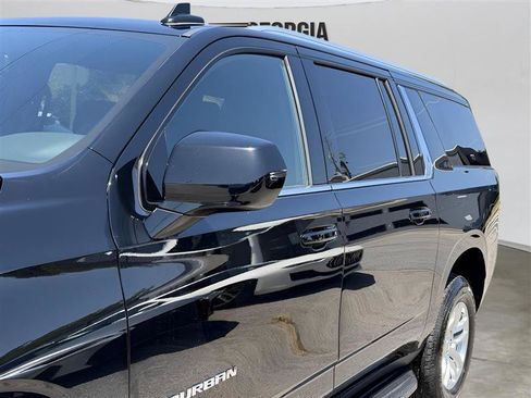 Used 2022 Chevrolet Suburban LT RWD image 7