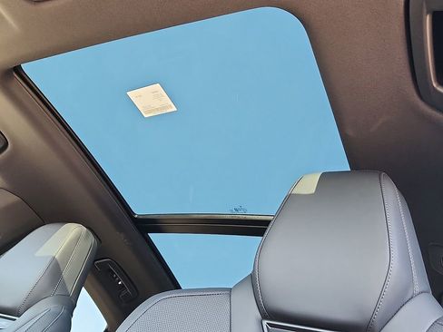 New 2026 Porsche Macan 4 Electric image 14