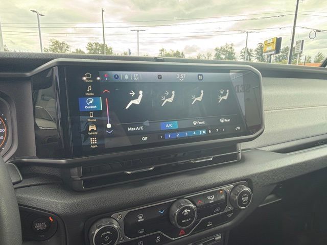 Used 2024 Jeep Wrangler Unlimited Sport AWD/4WD image 26