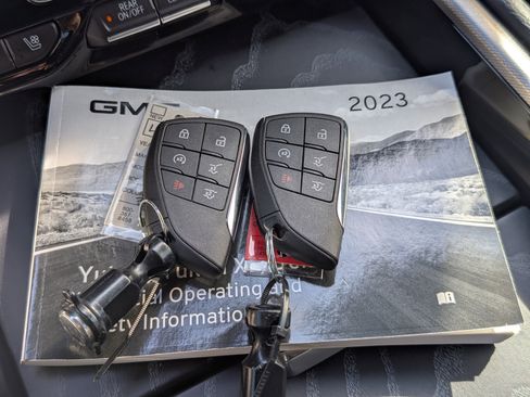 Used 2023 GMC Yukon XL Denali image 39