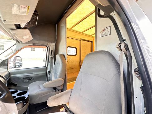 Used 2008 Ford E-350 and Econoline 350 Super Duty RWD image 11