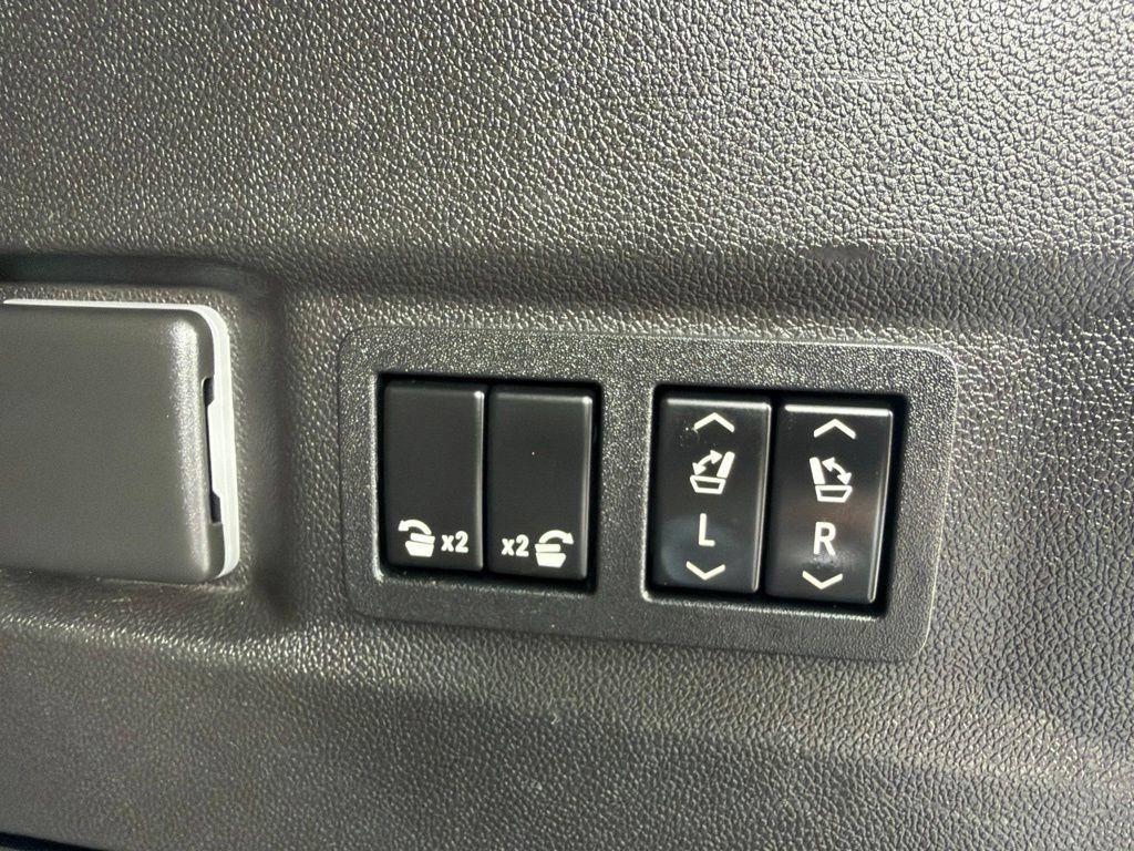 Used 2022 GMC Yukon Denali AWD/4WD image 14