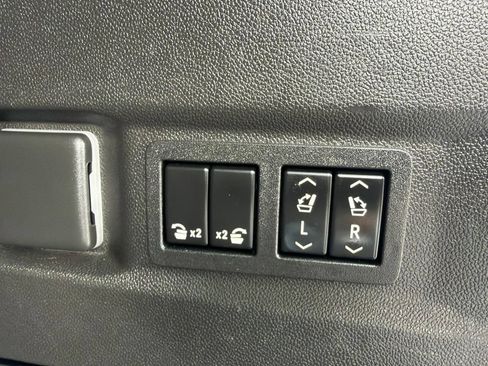 Used 2022 GMC Yukon Denali AWD/4WD image 14