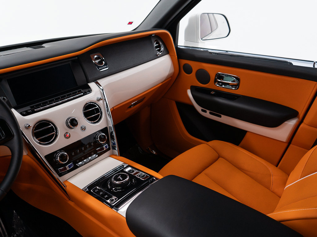 Certified 2023 Rolls-Royce Cullinan AWD/4WD image 35