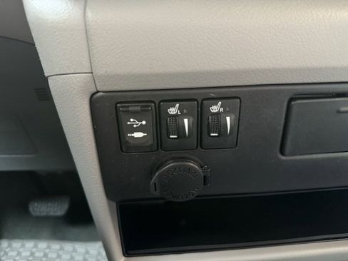 Used 2016 Toyota Sienna Limited image 20