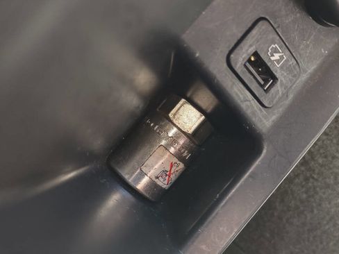 Used 2018 Nissan Rogue SV image 27